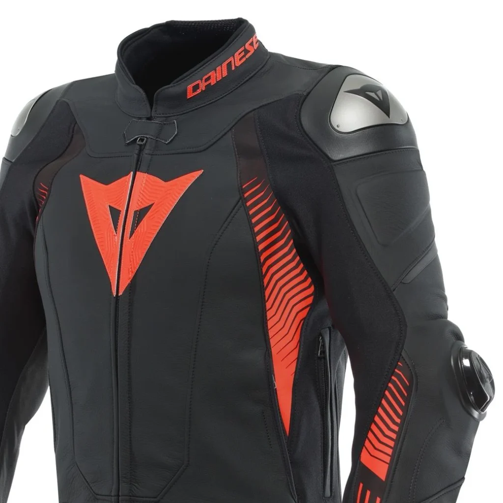 جاكيت Dainese رياضي بدروع خارجية صلبة على الأكتاف