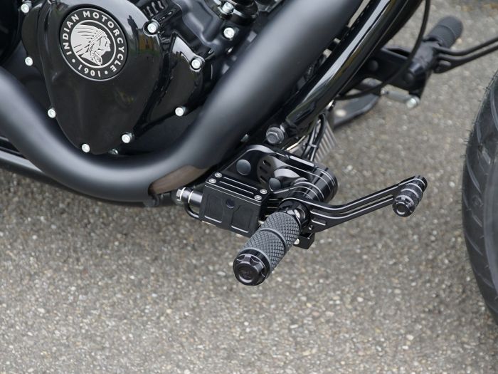دواسات التحكم القدمية في دراجة نارية من طراز Indian Chief